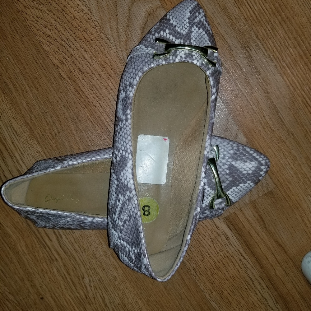 Pre-owned womens Flats size 8